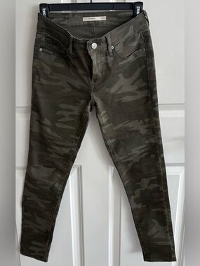 Levi's Women's Camo Ankle Jeans